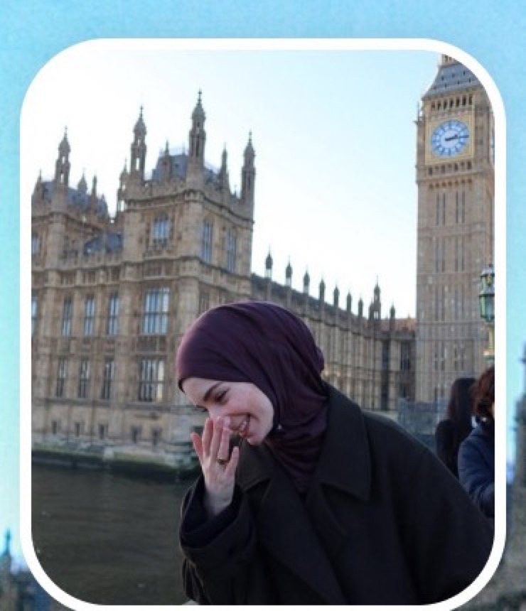 Reference for Make the tourist photo feel found