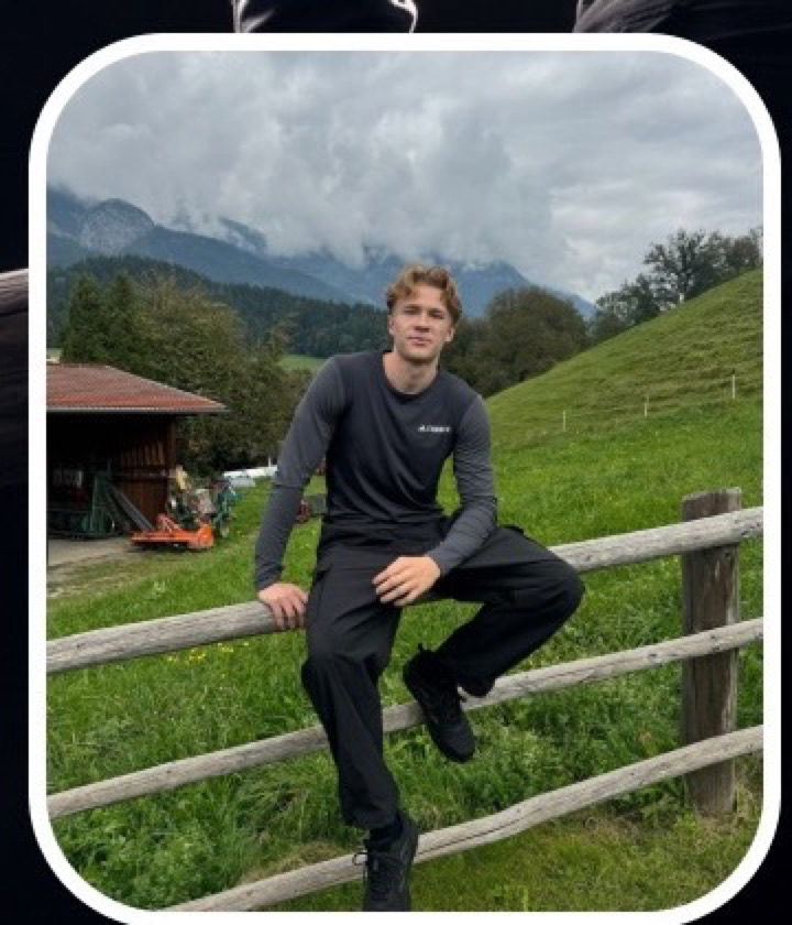 Reference for Turn an outdoor pose into low-key studio drama