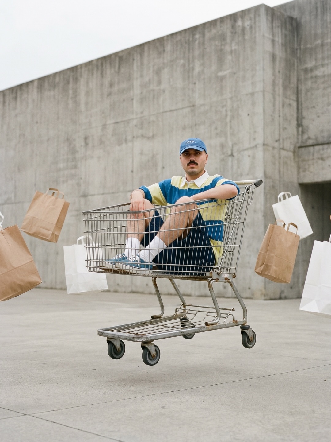 Grocery cart: Shopping without gravity